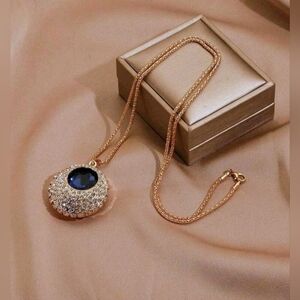 AMAZON Gold and Blue Pendant Necklace